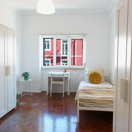 Alvalade Skyview Coliving Alloggio in famiglia Lisbona